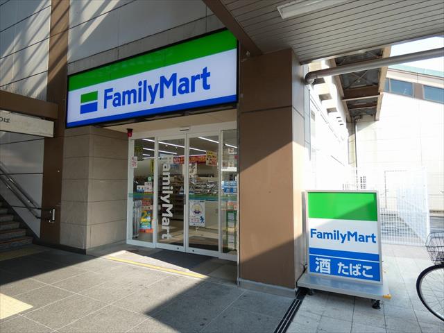 コンビニ　ファミリーマート JR磐田駅店（コンビニ）まで656m