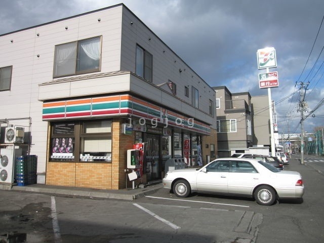 コンビニ　セブンイレブン札幌北32条店（コンビニ）まで371m