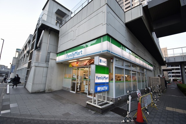 コンビニ　ファミリーマート　千里中央北（コンビニ）まで1037m