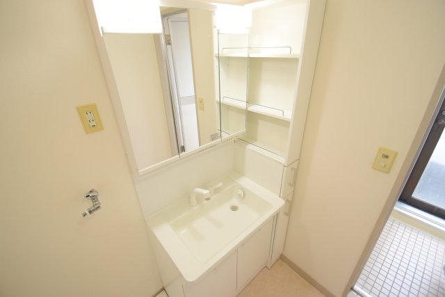 洗面設備　別部屋参考写真、現況優先になります。