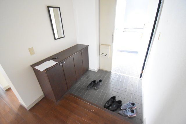 玄関　別部屋参考写真、現況優先になります。