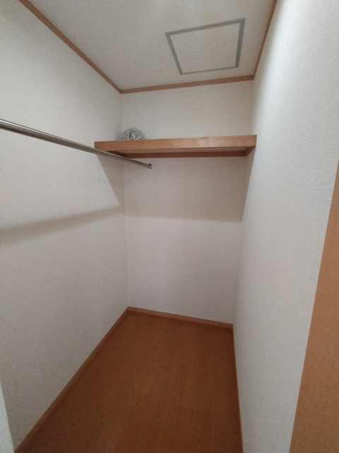 収納　収納力のあるウォークインクローゼット