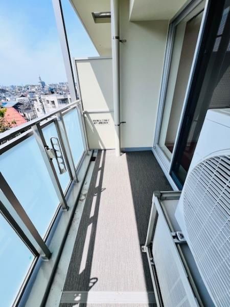 バルコニー　外からの目が気にならないバルコニーで洗濯物が干せます