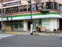 コンビニ　ファミリーマート 太子堂三丁目店（コンビニ）まで588m