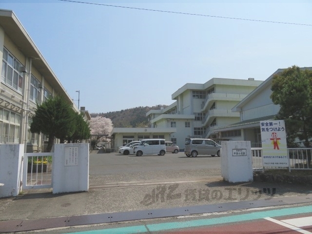 小学校　中筋小学校（小学校）まで850m