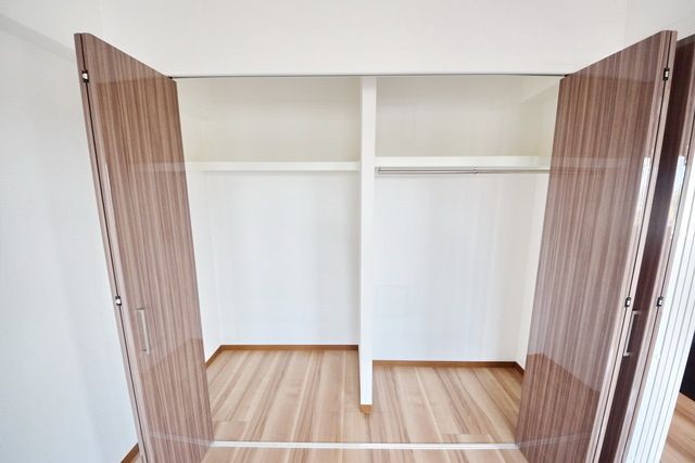 その他　★居室には収納量豊富なクロークがございます★
