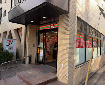 コンビニ　セブンイレブン 目黒中根1丁目店（コンビニ）まで899m