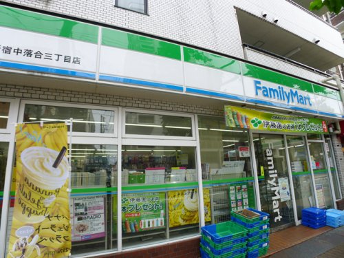 コンビニ　ファミリーマート 新宿中落合三丁目店（コンビニ）まで198m