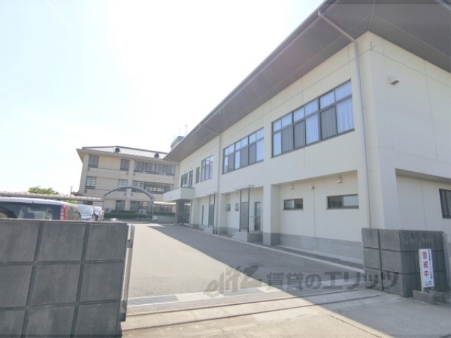 中学校　八幡中学校（中学校）まで1000m
