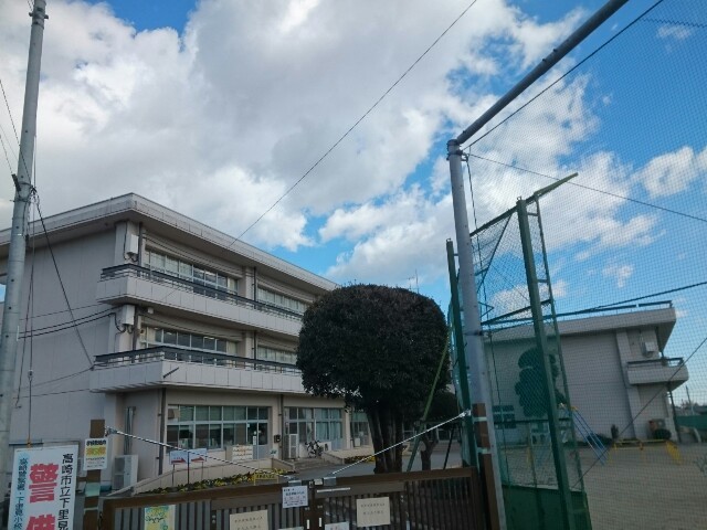 小学校　市立下里見小学校（小学校）まで400m