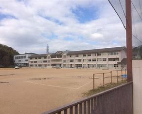 中学校　太子町立太子西中学校（中学校）まで1800m
