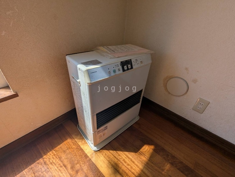 その他設備　寒さをしのげる暖房も付いております。
