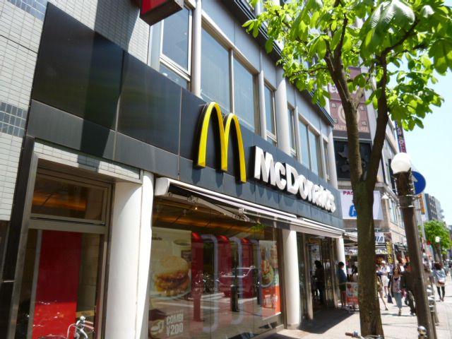 飲食店　マクドナルド千葉富士見町店（飲食店）まで793m