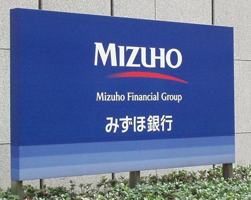 銀行　みずほ銀行　池袋支店（銀行）まで985m