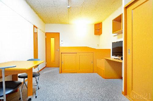 居室・リビング　2Ｆのお部屋はカーペットです。
