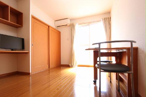 居室・リビング　1Ｆのお部屋はフローリングです。