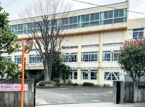 小学校　川口市立十二月田小学校（小学校）まで573m