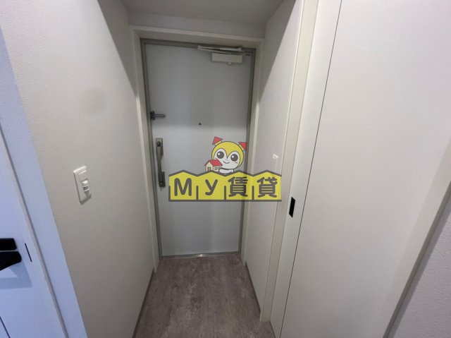 玄関　スリーアイランドタワー金山