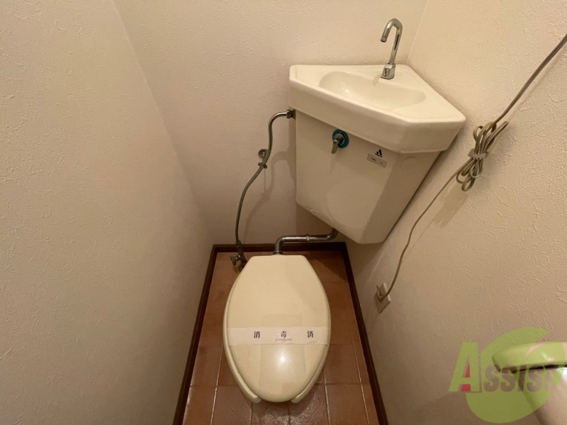 トイレ　こちらはトイレです。清潔感があり、安心して使用できます。