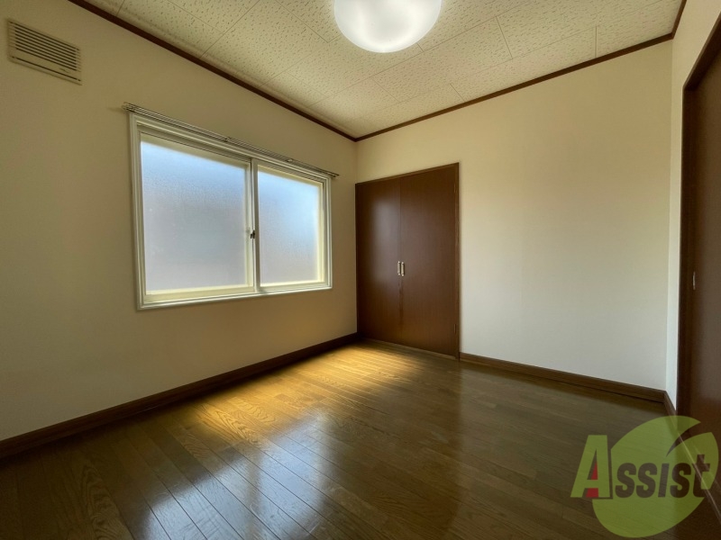その他部屋・スペース　こちらは６帖の寝室です。シンプルで落ち着きのあるお部屋です。
