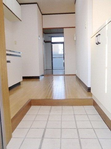 玄関　玄関収納にも余裕があります