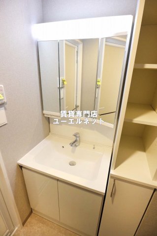 洗面設備　清潔感ある独立洗面台で毎日気持ちよく♪
