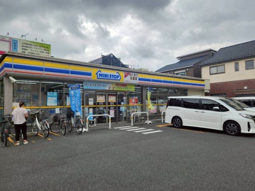 コンビニ　ミニストップ青戸５丁目店（コンビニ）まで636m