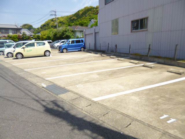 駐車場　駐車場