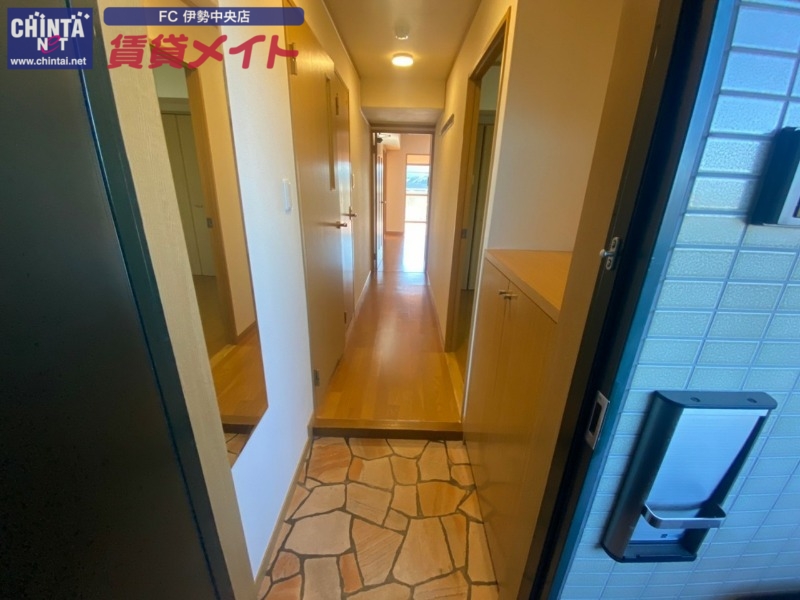 玄関　同型参考写真です
