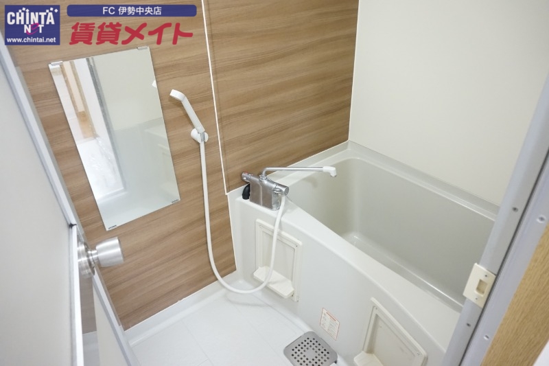 バス・シャワールーム　同型参考写真です