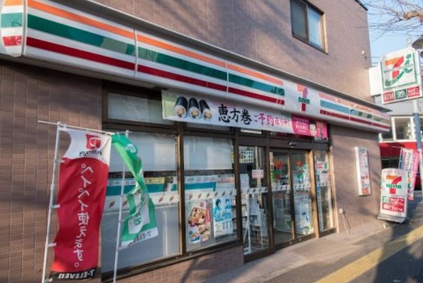 コンビニ　セブンイレブン 世田谷桜小前店（コンビニ）まで696m
