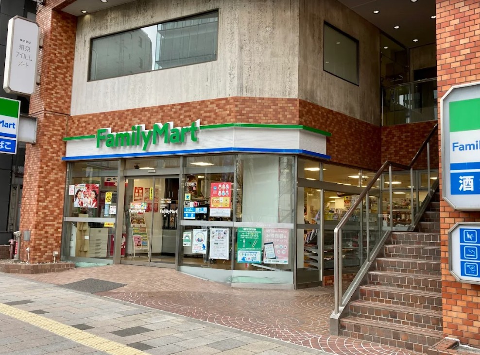 コンビニ　ファミリーマート北青山一丁目店（コンビニ）まで265m