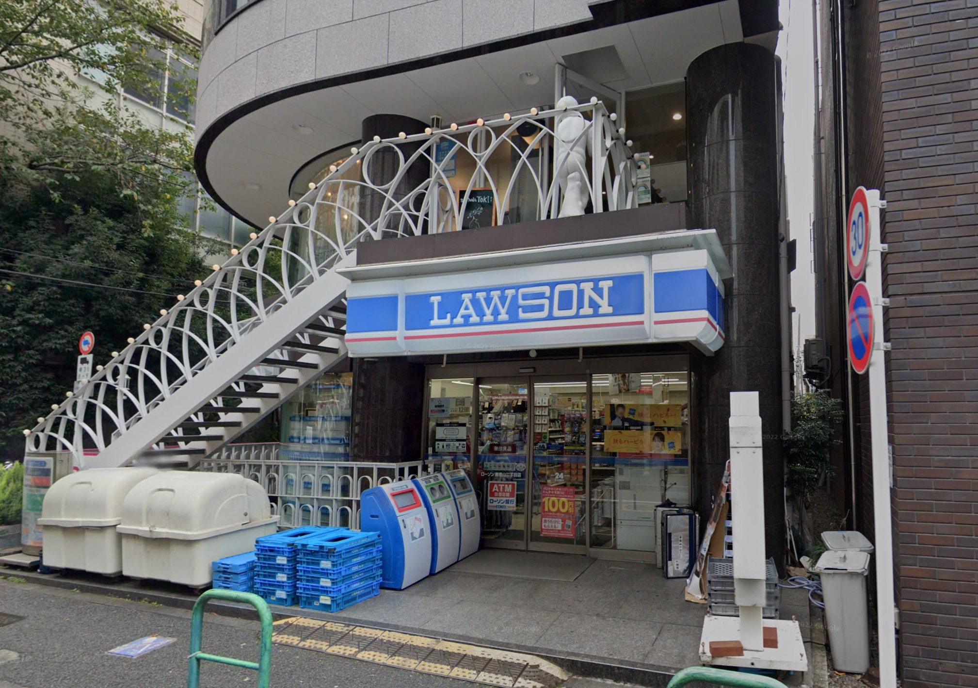コンビニ　ローソン南青山二丁目店（コンビニ）まで180m