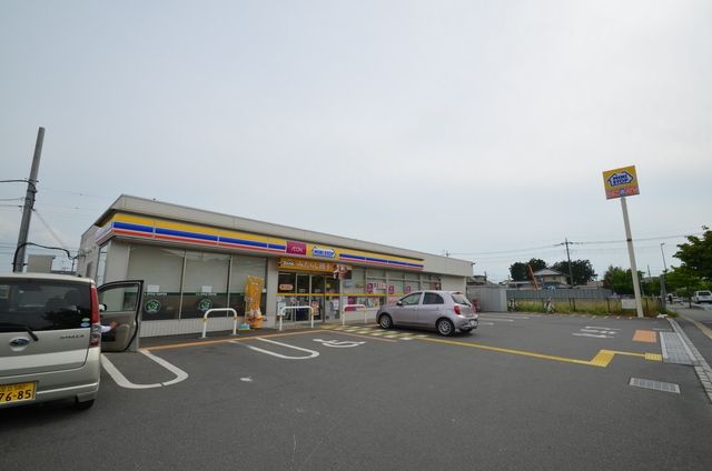 コンビニ　ミニストップ蓮田東3丁目店（コンビニ）まで215m