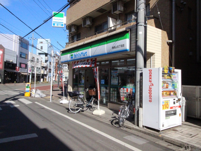 コンビニ　ファミリーマート（コンビニ）まで102m