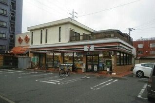 コンビニ　セブンイレブン（コンビニ）まで400m