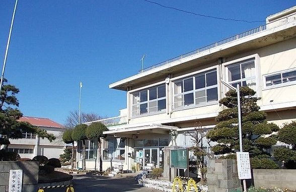 小学校　市立阿字ヶ浦小学校（小学校）まで460m