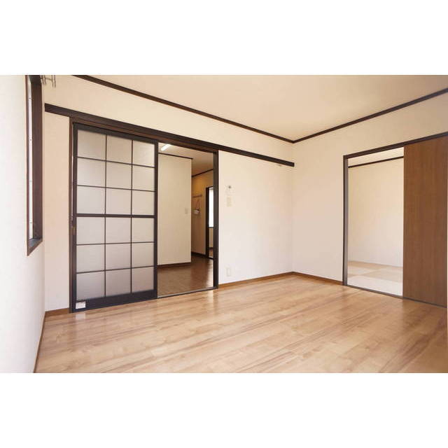 居室・リビング　日当たり良好、明るいお部屋です！