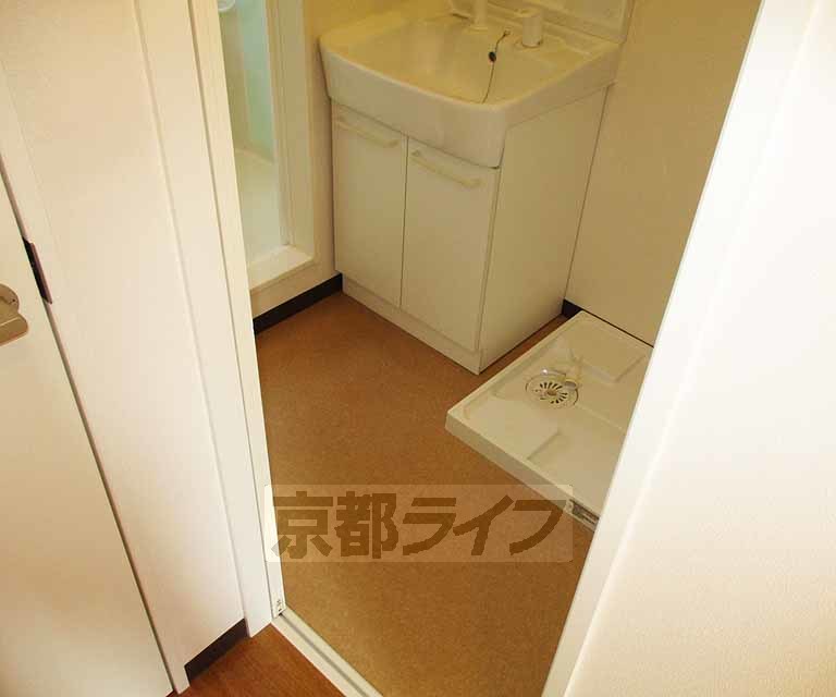 洗面設備　日当たり良好なＬＤＫです。