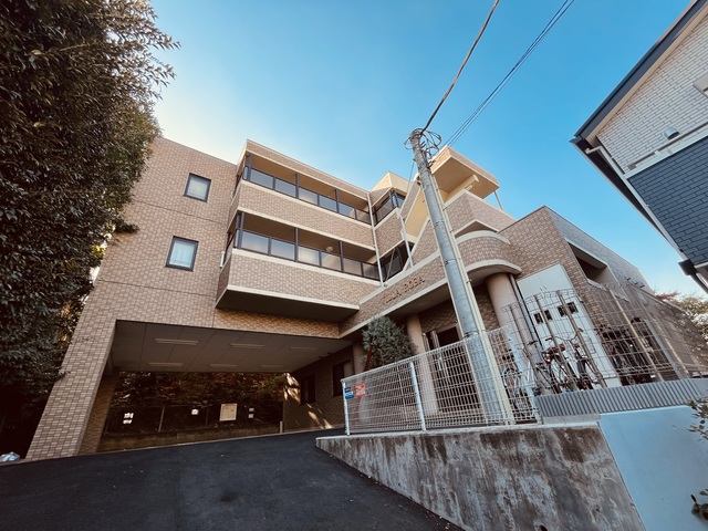 建物外観　丈夫で安心の鉄筋コンクリート造マンションです☆