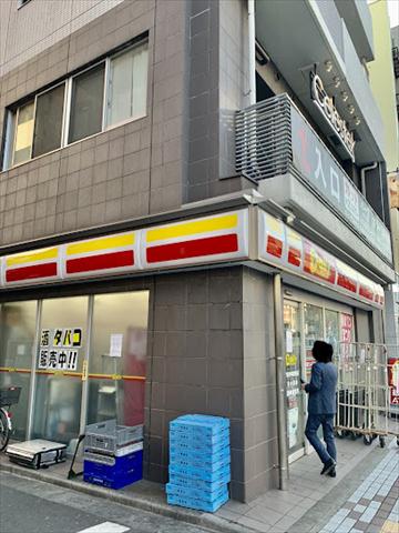 コンビニ　デイリーヤマザキ門前仲町駅前店（コンビニ）まで232m