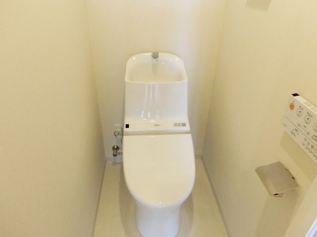 トイレ　★綺麗で嬉しいウォシュレット付です★
