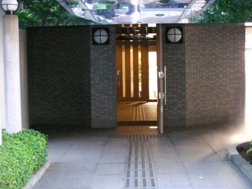 エントランス　エントランス別角度　※前回募集時2011年11月の写真