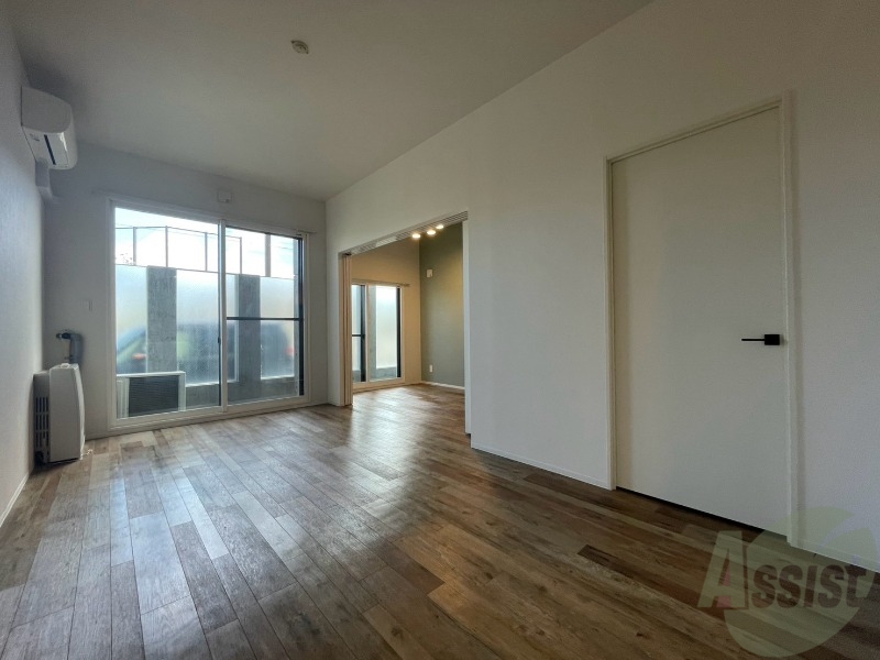 居室・リビング　広くてキレイなお部屋が広がっていて、充実した生活が送れそう。