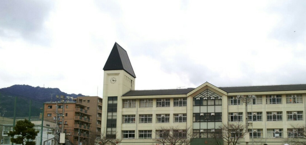 小学校　神戸市立六甲小学校（小学校）まで412m