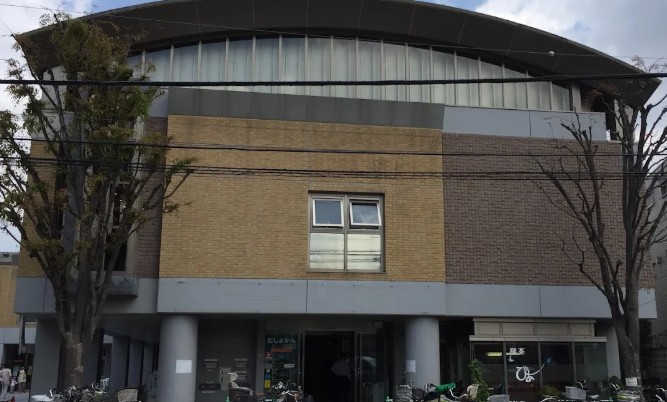 図書館　世田谷区立粕谷図書館（図書館）まで1653m