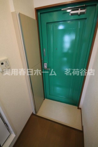 玄関　※同間取り別部屋参考写真