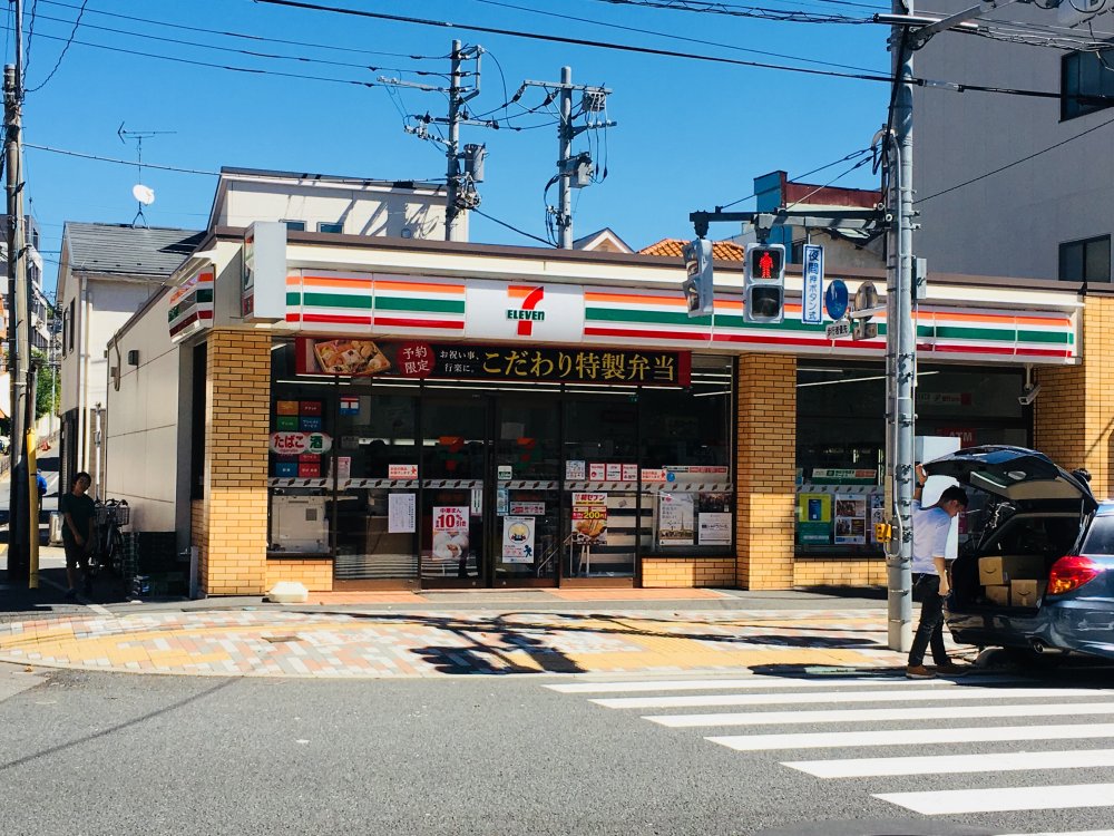コンビニ　セブンイレブン 豊島南大塚一丁目南店（コンビニ）まで377m