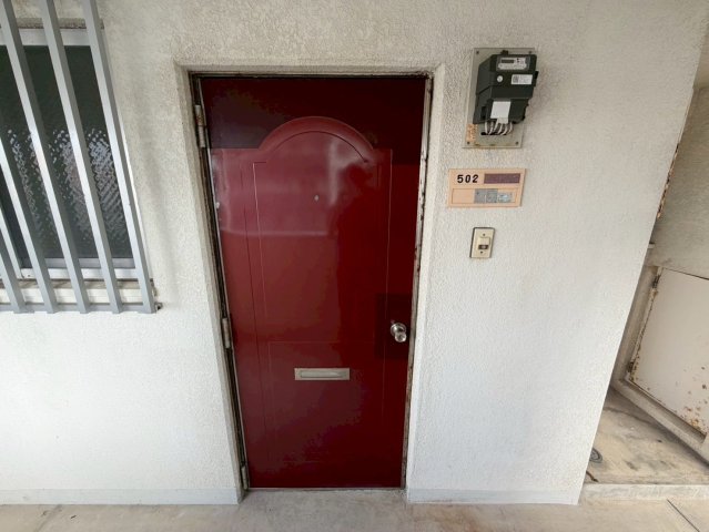 玄関　※別部屋の写真を掲載しております、現状優先になります