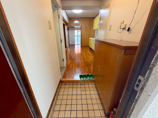 玄関　※別部屋の写真を掲載しております、現状優先になります